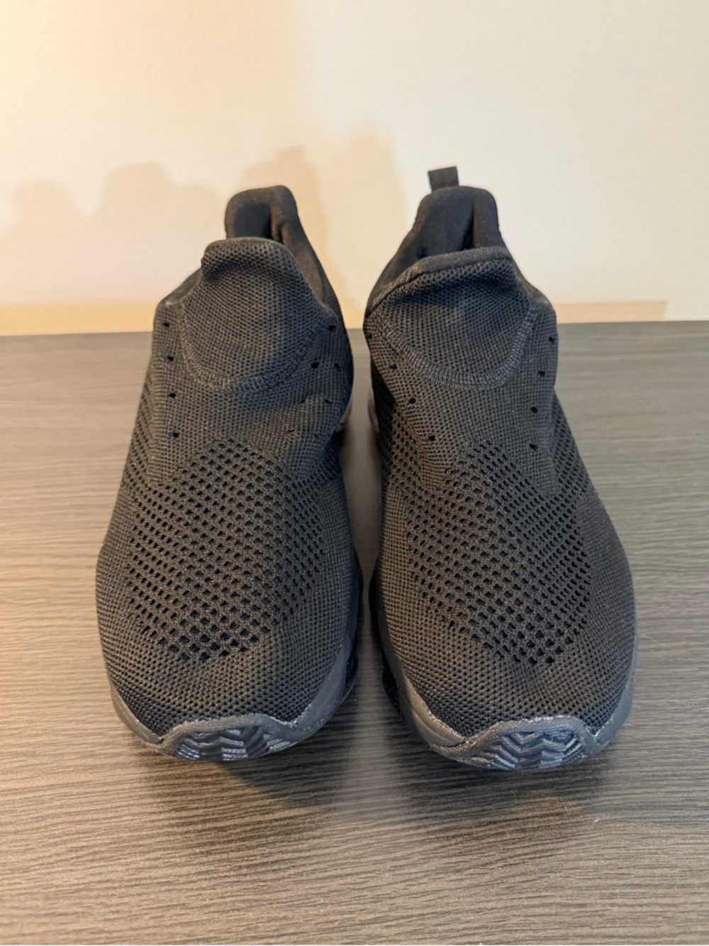 Men's Slip-On Knit Athletic Shoes Black color Size 8(41)
